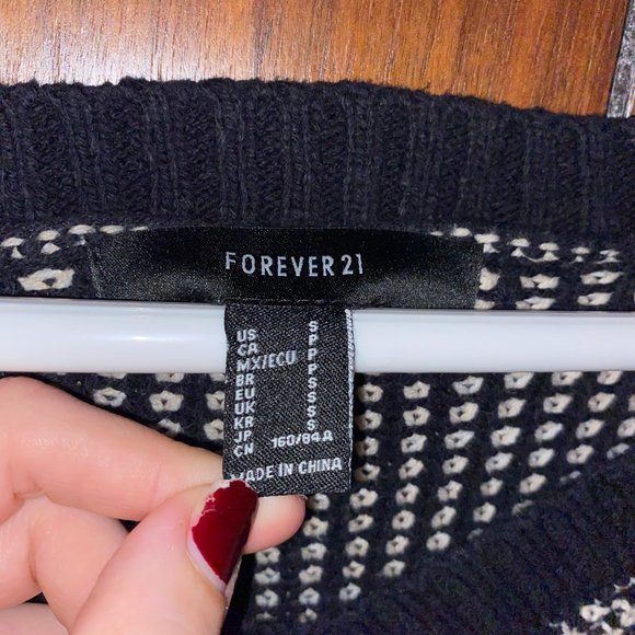 Forever 21 Cropped Sweater - Size S - Black and White - Picture 2 of 4